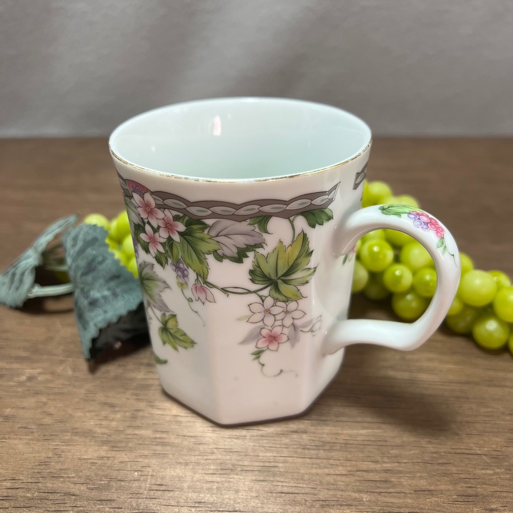 Andrea by Sadek Coffee Mug Grapevine Floral Octagonal Cottagecore Japan 80s VTG - Picture 2 of 11